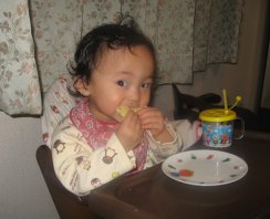 2007.1.5クレープを食べるみいちゃん