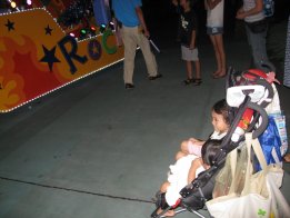 2008.8.21パレードを見る二人