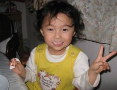 2009.1.29クレープ食べるみいちゃん