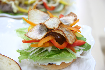 北海道産豚とベーコンと野菜たっぷりバーガー