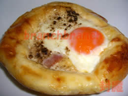 天然酵母の目玉焼きパン