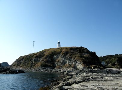 高台の剱崎灯台