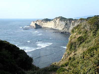 八幡岬を望む