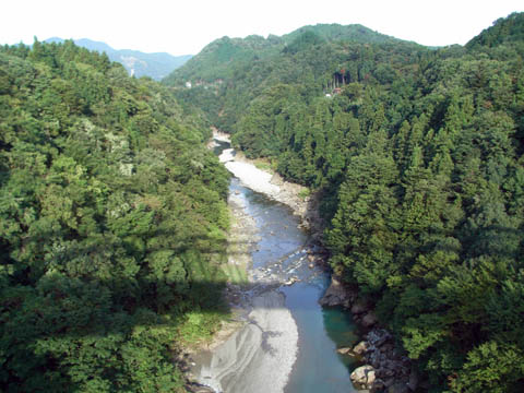 日野鷺橋より荒川上流を望む