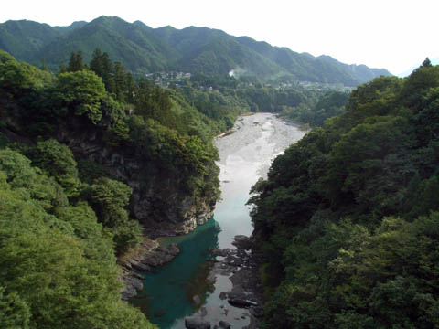 白川橋より荒川下流を望む