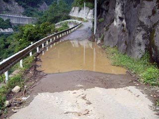 秩父さくら湖東岸　冠水