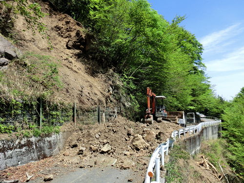 広河原逆川線法面崩落