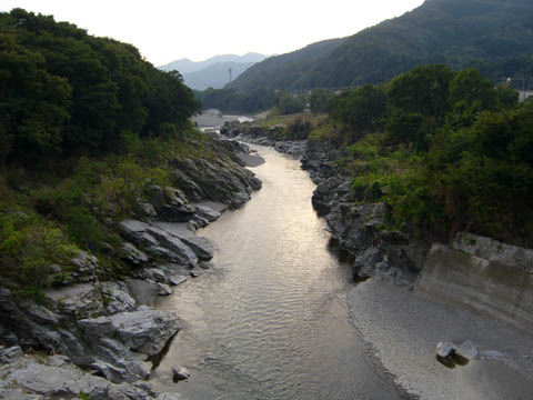 白鳥橋より荒川上流方面