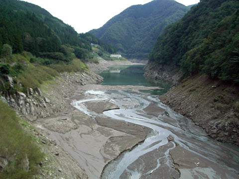 秩父湖　荒川上流方面