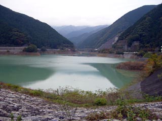 名栗湖から有間山方面の眺め