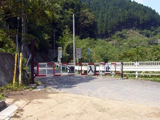 秩父さくら湖西岸　通行止