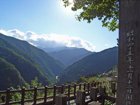 栃本関跡より秩父の山々