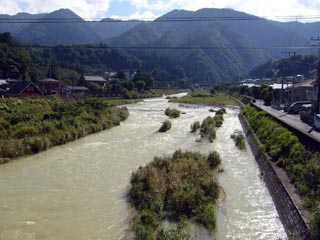 日向橋より中津川上流方面