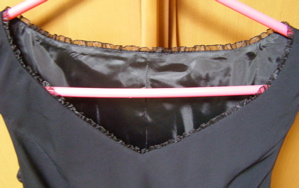 ラティール襟元