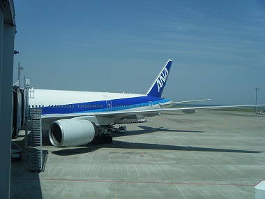 110514_羽田_飛行機外観.jpg