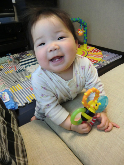莉緒緒ちゃん9か月で立ちました!
