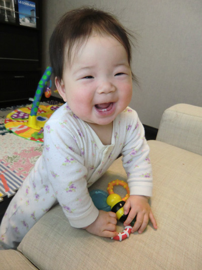 莉緒ちゃん9か月で立ちました!