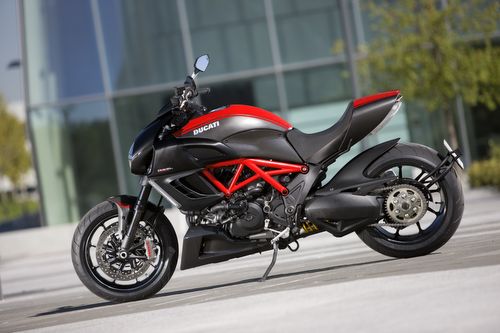 36_Diavel_Carbon.jpg