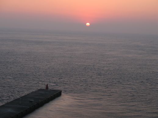 夕日。何もかもが赤く染まる心止まる時間。