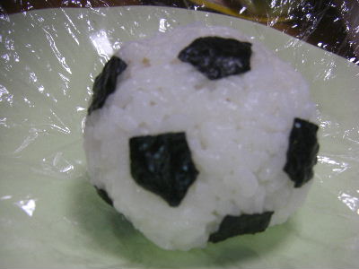 【サッカーボールの作り方】　hirasolのキャラ弁