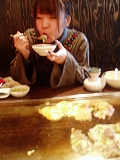 どろ焼食す