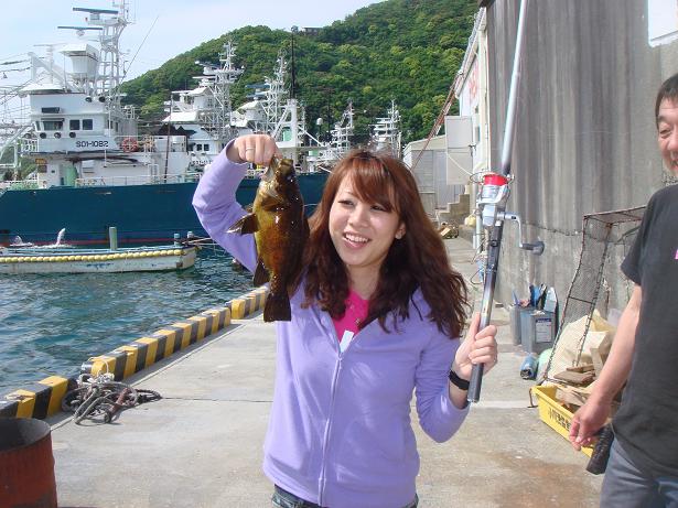 はぃ　ポーズ 　　　パパの横顔笑える