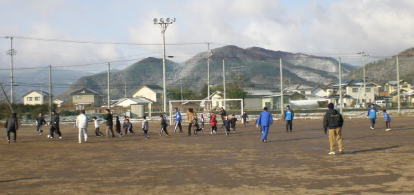 親子サッカー低学年.
