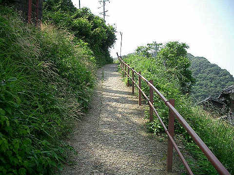 駅への路
