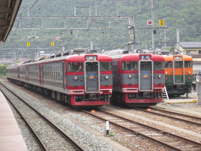 しなの鉄道の１１５系と１６９系