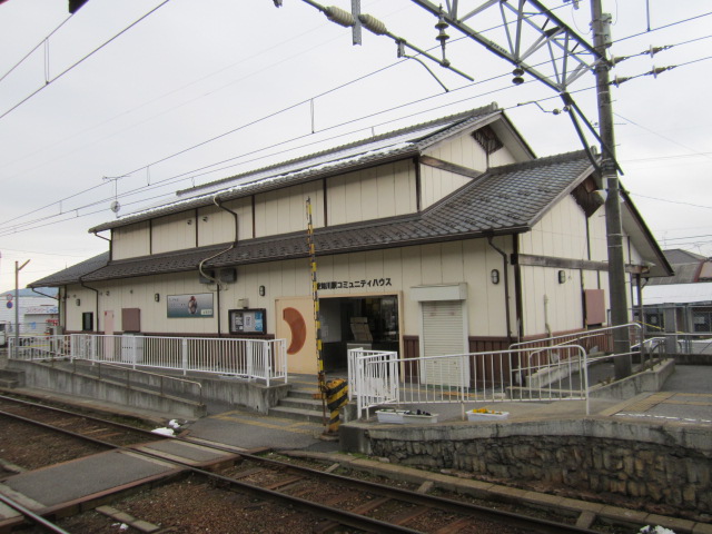 ホーム側からの愛知川駅