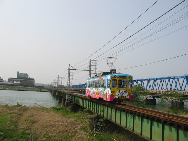 庄川を渡るアニマル電車