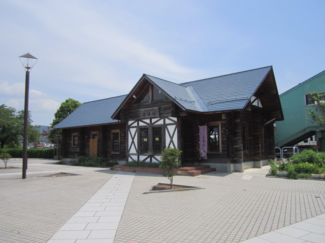 山形鉄道側の赤湯駅