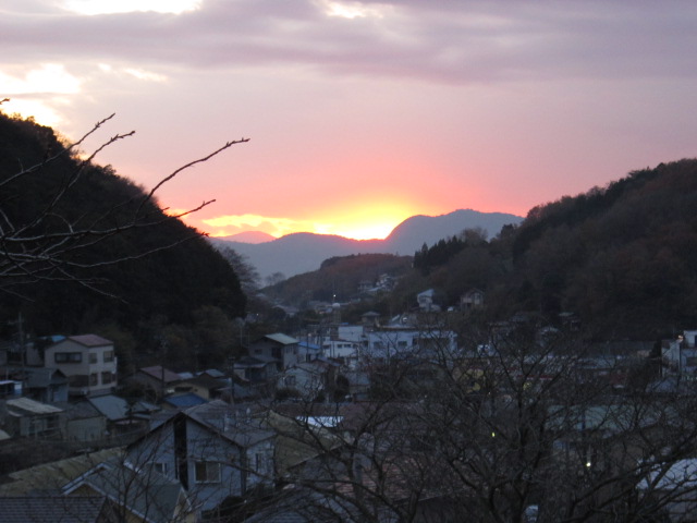 函南駅前の夕日