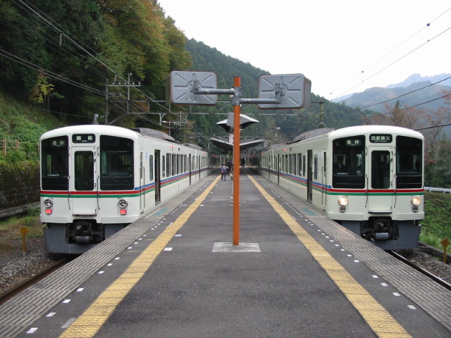 西吾野駅での行き違い