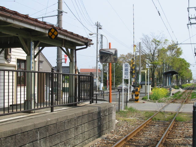 東岩瀬駅ホーム