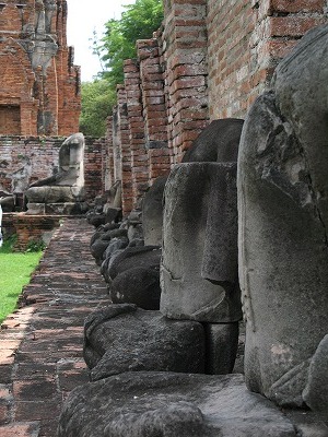 Buddhas without its head