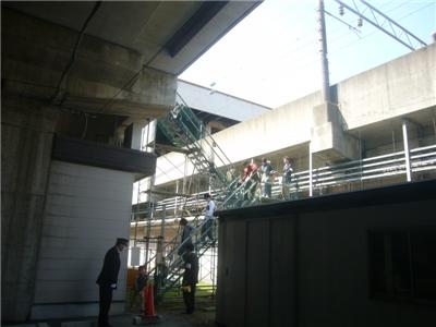 新幹線高架階段