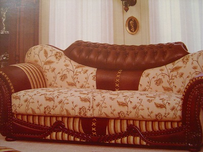 ソファーのクラリチェ（女王）