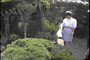 薩摩半 島バスツアーNO.117「知覧武家屋敷」u 奥庭での先輩ガイド