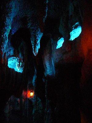 ランドにある洞窟