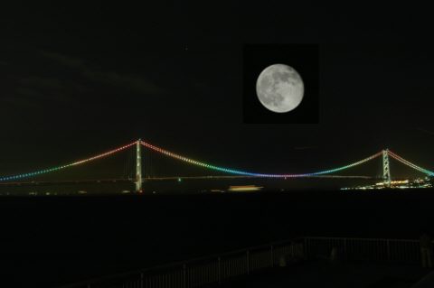 明石海峡大橋と十六夜の月