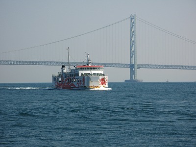 明石海峡大橋とたこフェリー