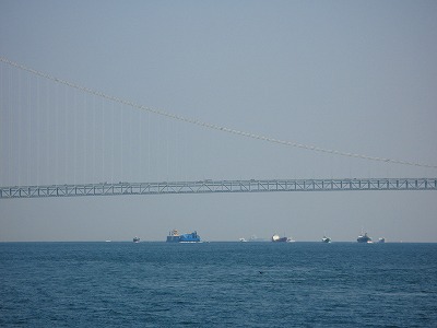 混みあっている明石海峡