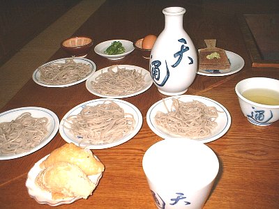 出石そば　天通　皿そばといなり