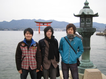 厳島神社で３ショット
