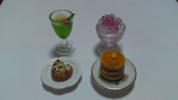 かき氷、メロンソーダ、ホットケーキ、フルーツタルト