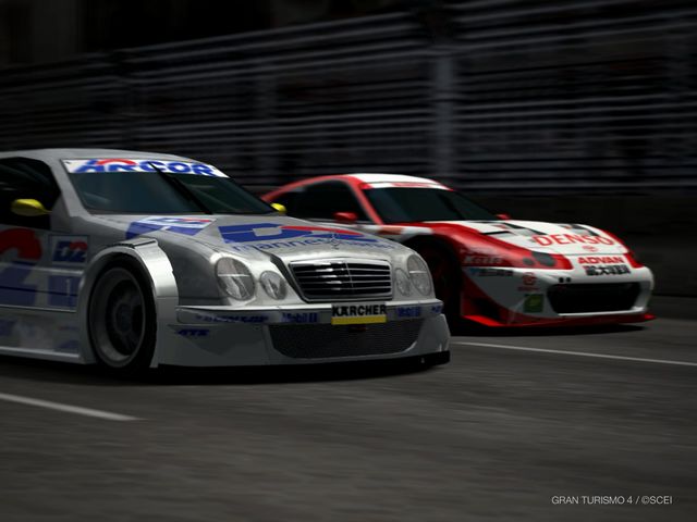 CLK ツーリングカーとデンソーサードスープラ