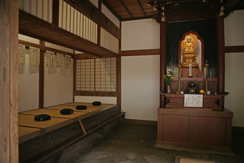 座禅堂内部
