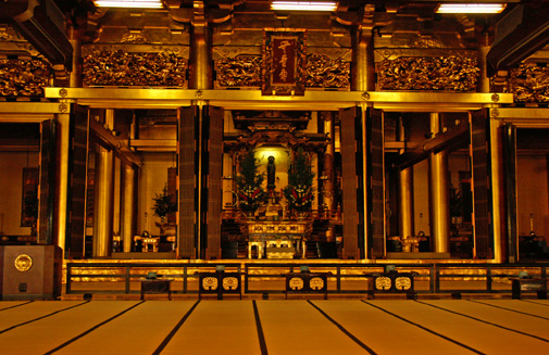 東本願寺・本堂内部