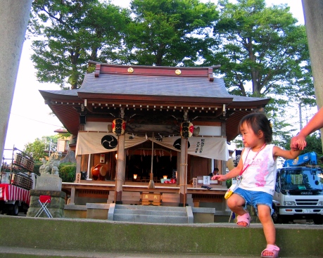火渡りみこし(神社).jpg